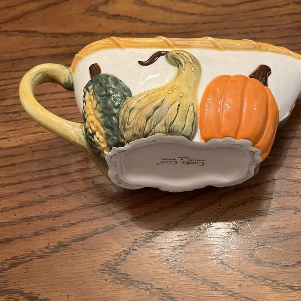 Fall Harvest Cooks‎ Club gravy dish and bowl